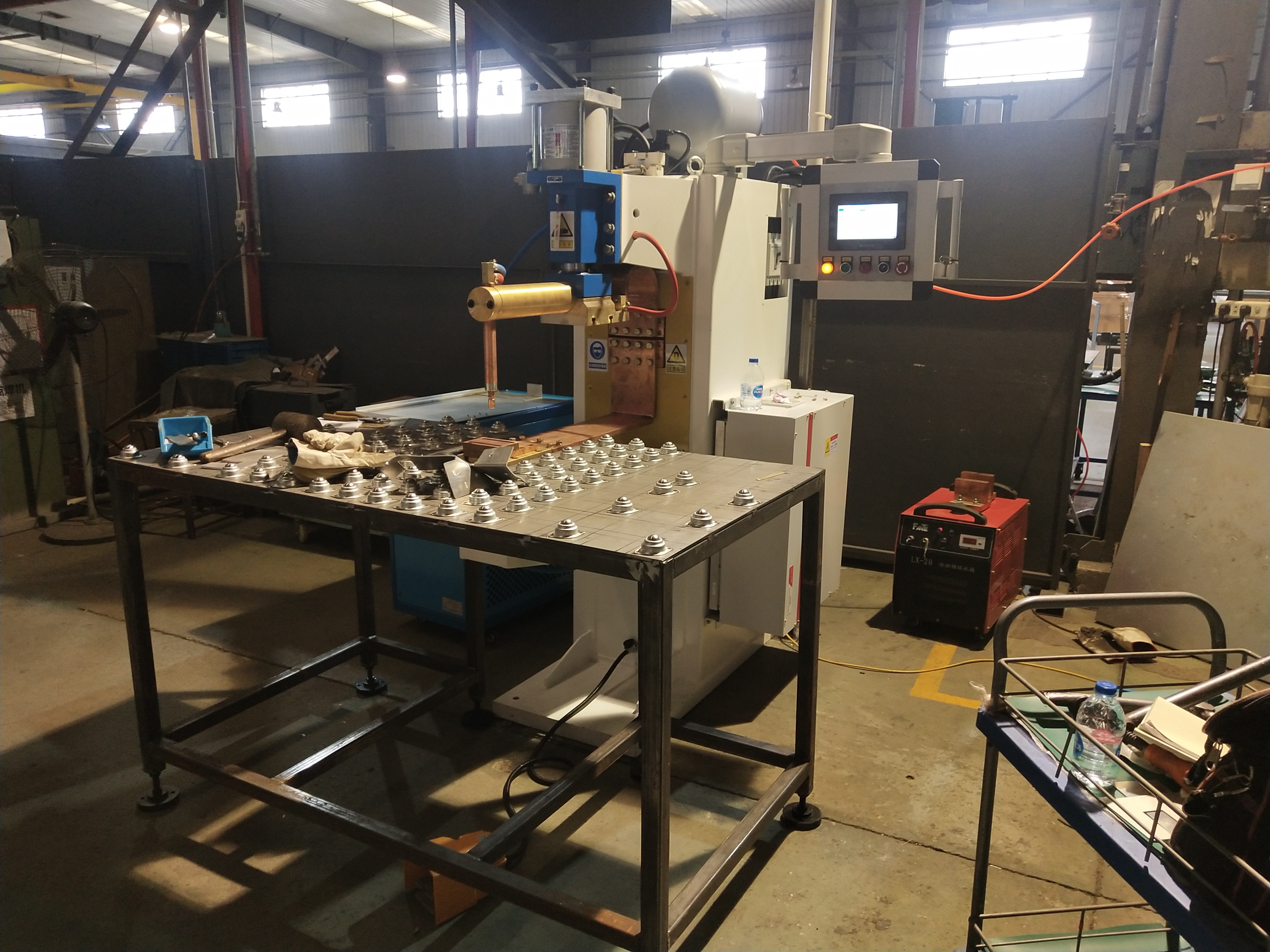 CD鋁柜門加長(zhǎng)臂點(diǎn)焊機(jī)定制項(xiàng)目介紹