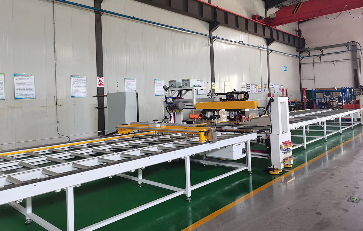 車廂瓦楞板龍門(mén)式多點(diǎn)焊機(jī)項(xiàng)目介紹