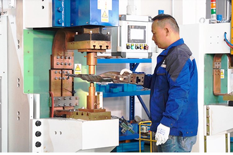 中頻點焊機使用注意事項